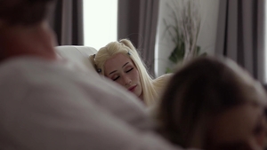 Transsensual.com: American in bikini throat fuck in the bed